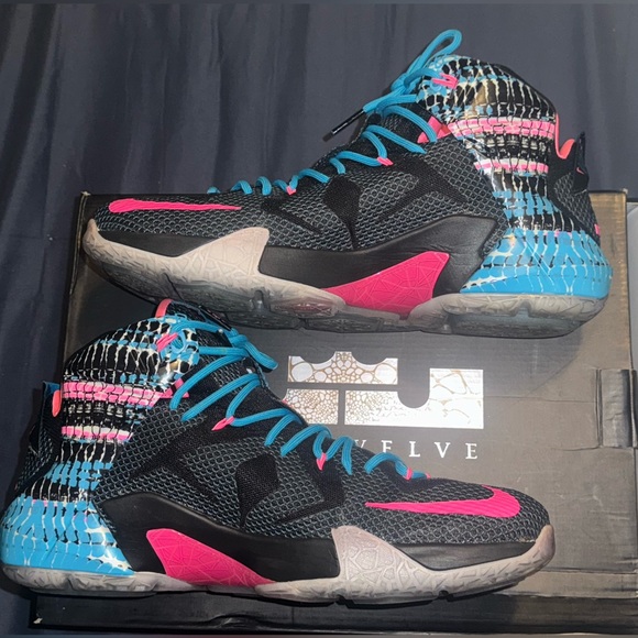 Nike LeBron 12 XII 23 Chromosomes Size 13 Like New Excellent Condition! - Picture 2 of 9
